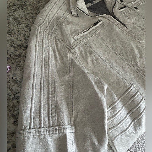 BKE Men’s Cream White Faux Leather Moto Jacket Size XL - Picture 8 of 11